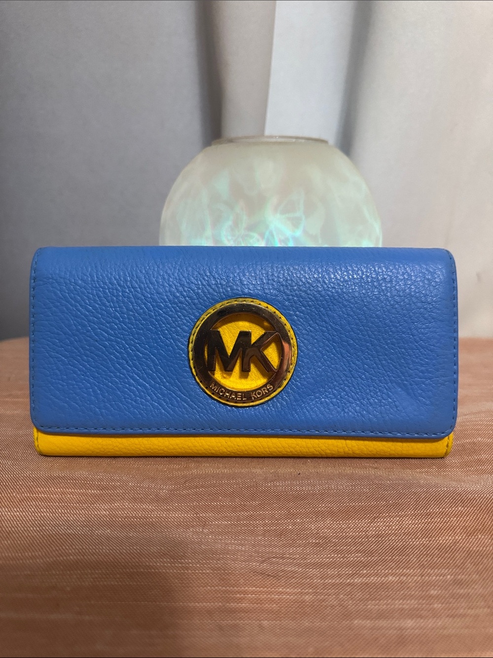 Michael Kors Blue and Yellow Pebbled Leather Flap Wallet with Gold Logo - Picture 4 of 17